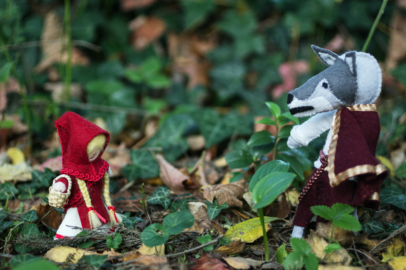 loup, costume viking, petit chaperon rouge, feutrine, miniature, figurine, 1/12, diy